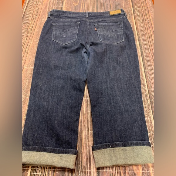 Levi’s Demi Curve Classic jeans size 10
Inseam tailored/cropped to 22” - Picture 3 of 9